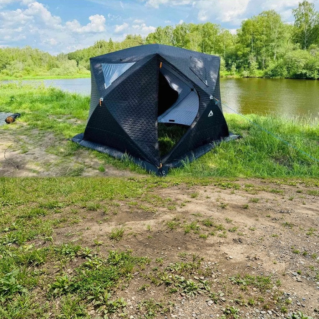 Bastutält Q10 XL MV uppsatt vid en älv en sommardag