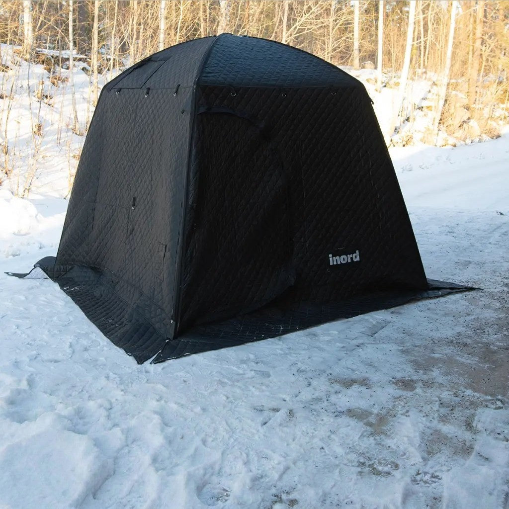 Bastutält Q7 ArctiQ uppsatt i snöig vinterskog