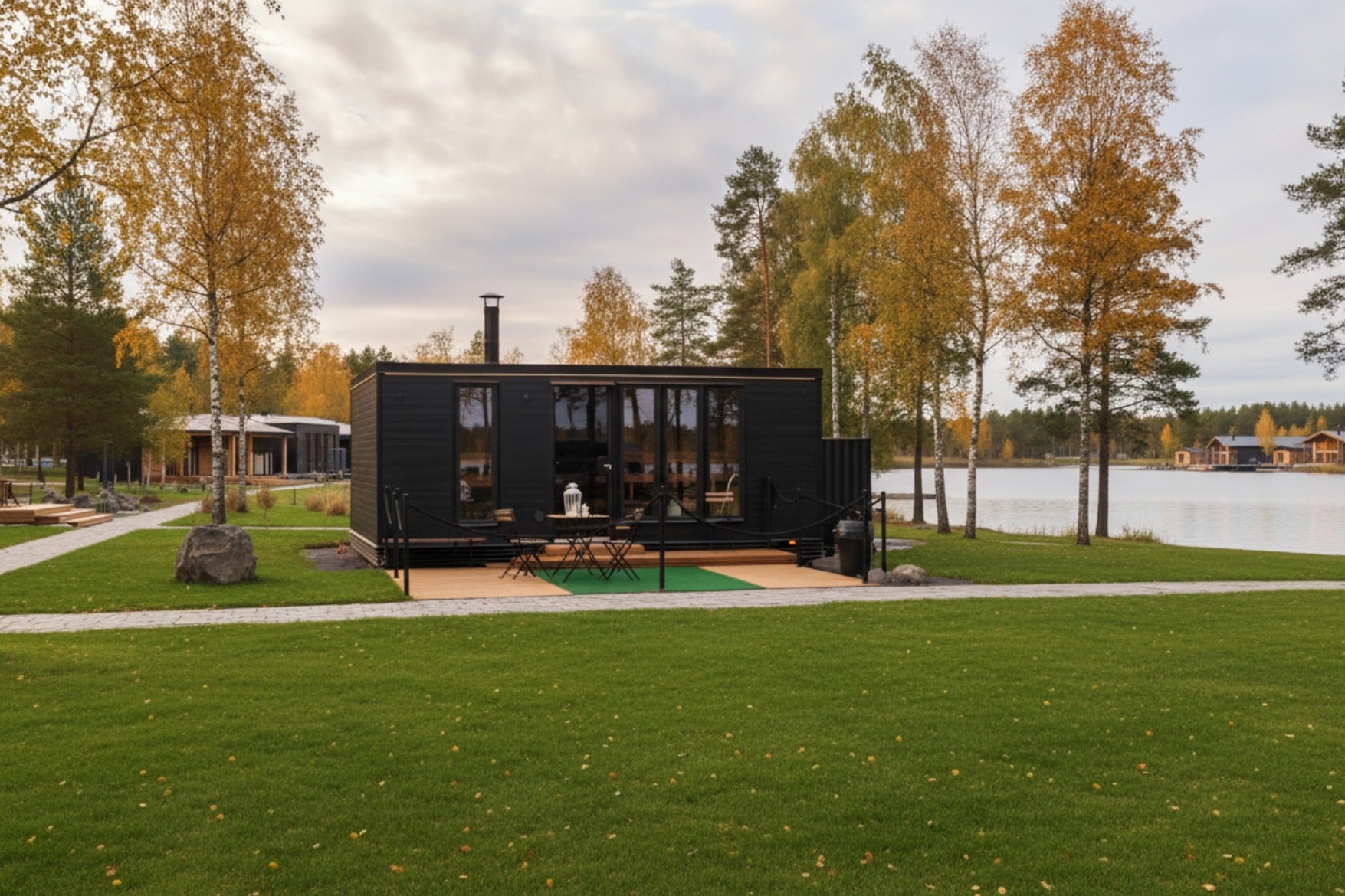Lapelland Sauna XXL bastuvagn i park vid vatten
